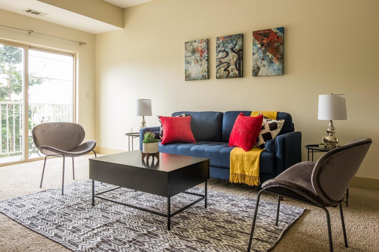 Frontdesk Portal Place Apts Oakland Pittsburgh Room photo